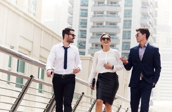 Kết bạn với người nước ngoài làm trong ngân hàng rất có ích Kết bạn với người nước ngoài làm trong ngân hàng rất có ích