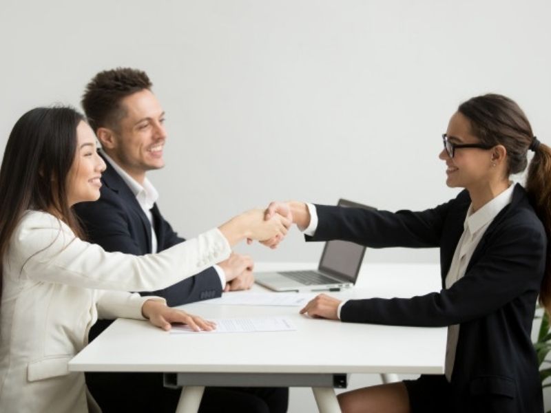 Các Ngôn Ngữ Thường Dùng Trong Phiên Dịch Tháp Tùng